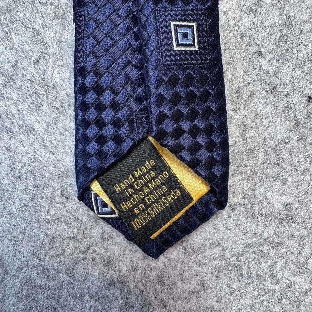 Donald Trump Signature Collection 100% Silk Navy Blue Geometric Neck Tie 60x4